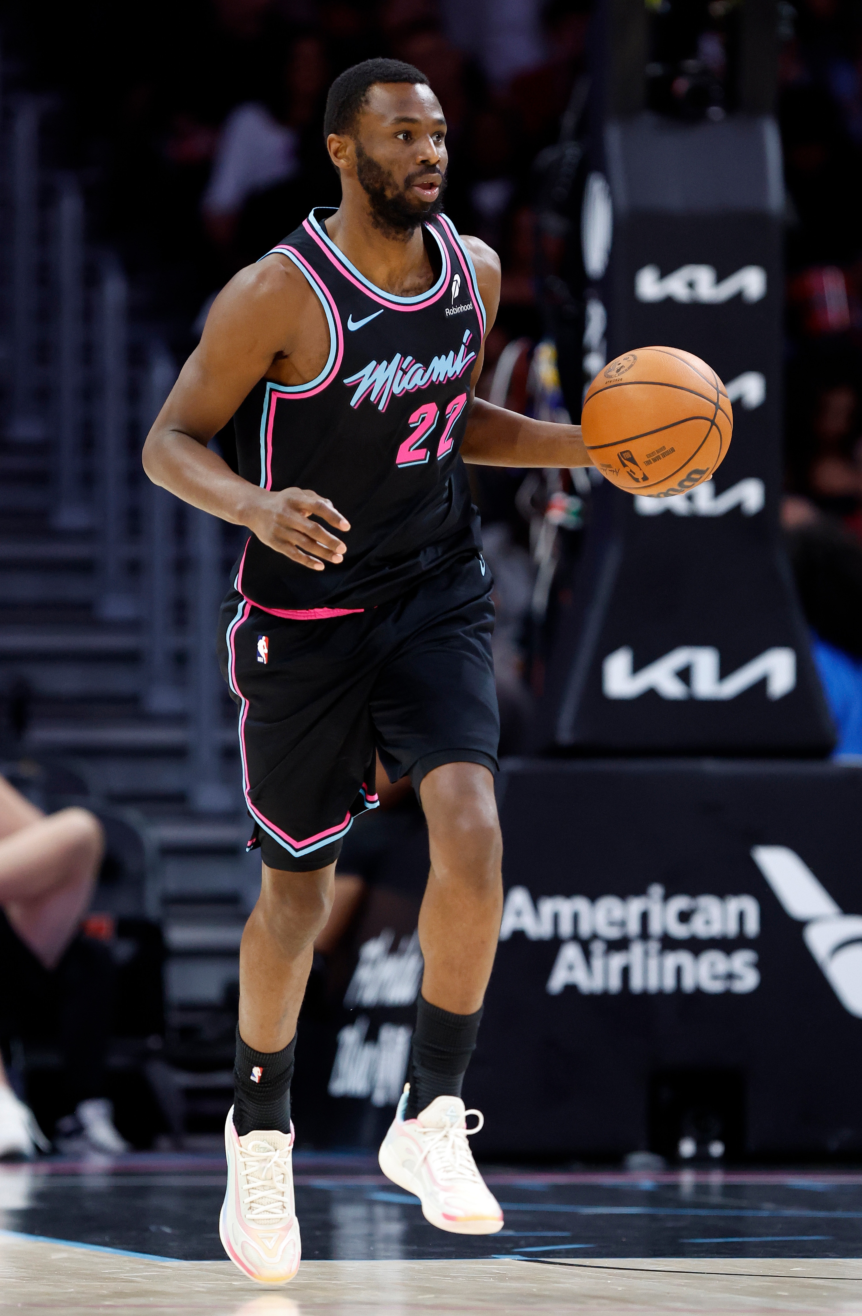 科尔：维金斯拥有安静善良的灵魂 他是一位伟大的父亲更是个好人