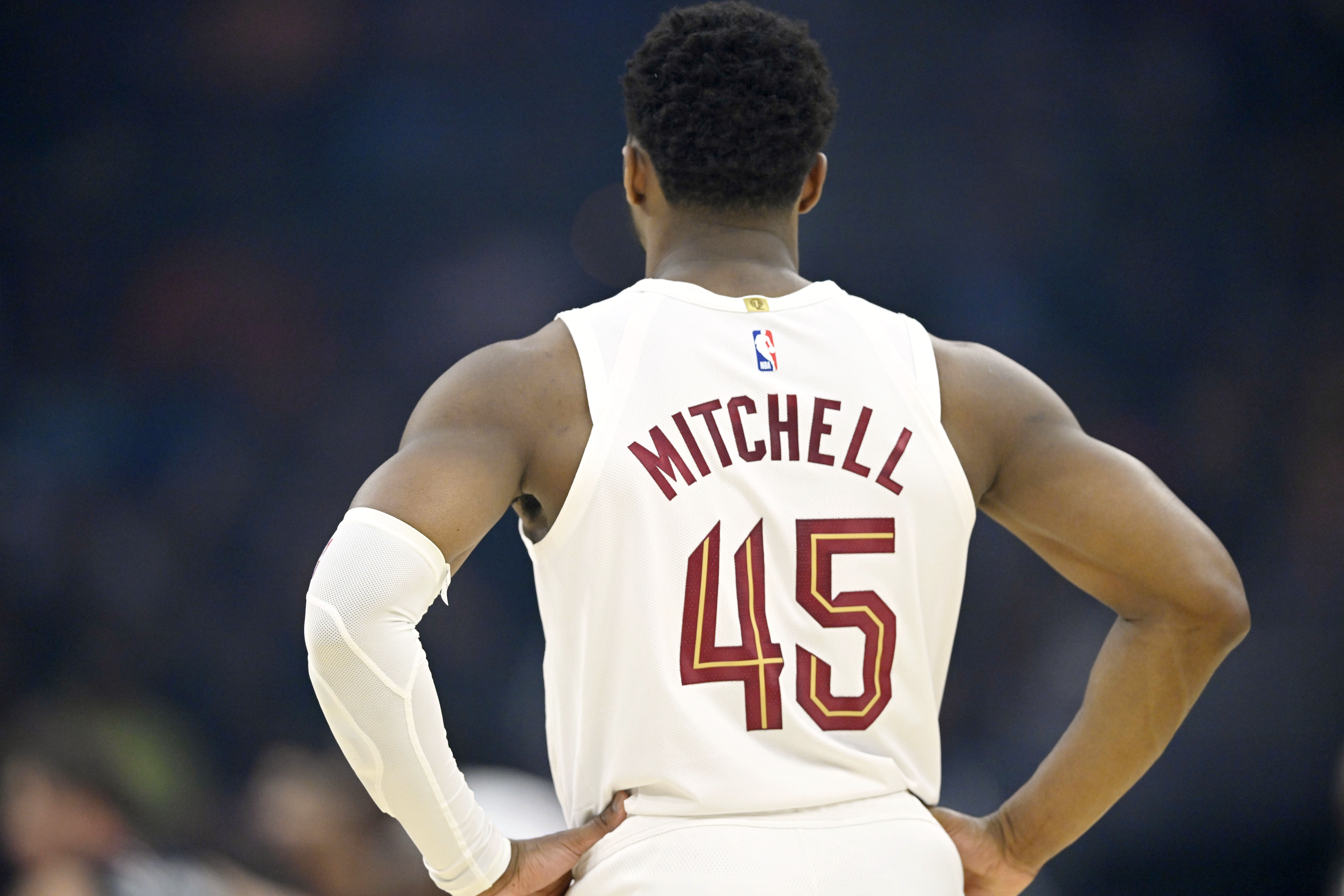 半岛体育官网-保底能力很强！米切尔生涯9个赛季全部带队打进季后赛